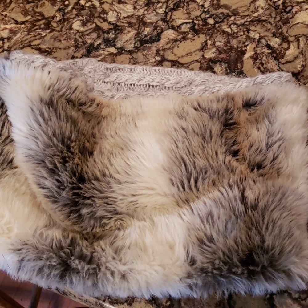 Adorable Aerie faux fur collar accessory